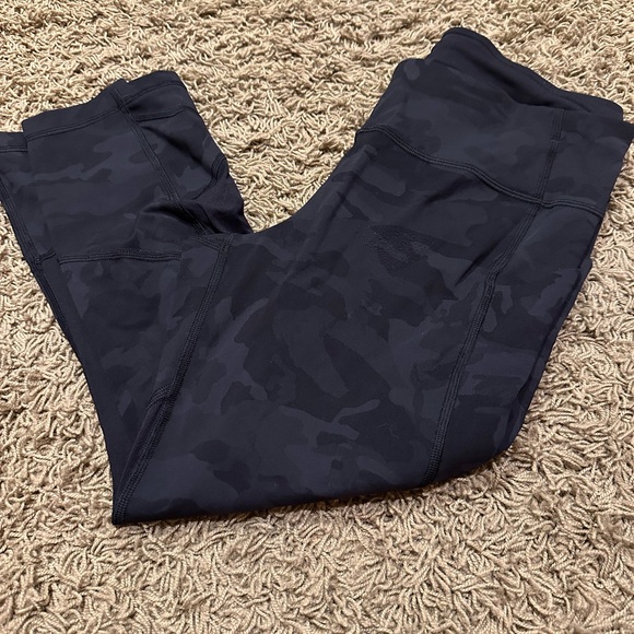 Lululemon Athletica Black camo crop Leggings - Picture 1 of 4